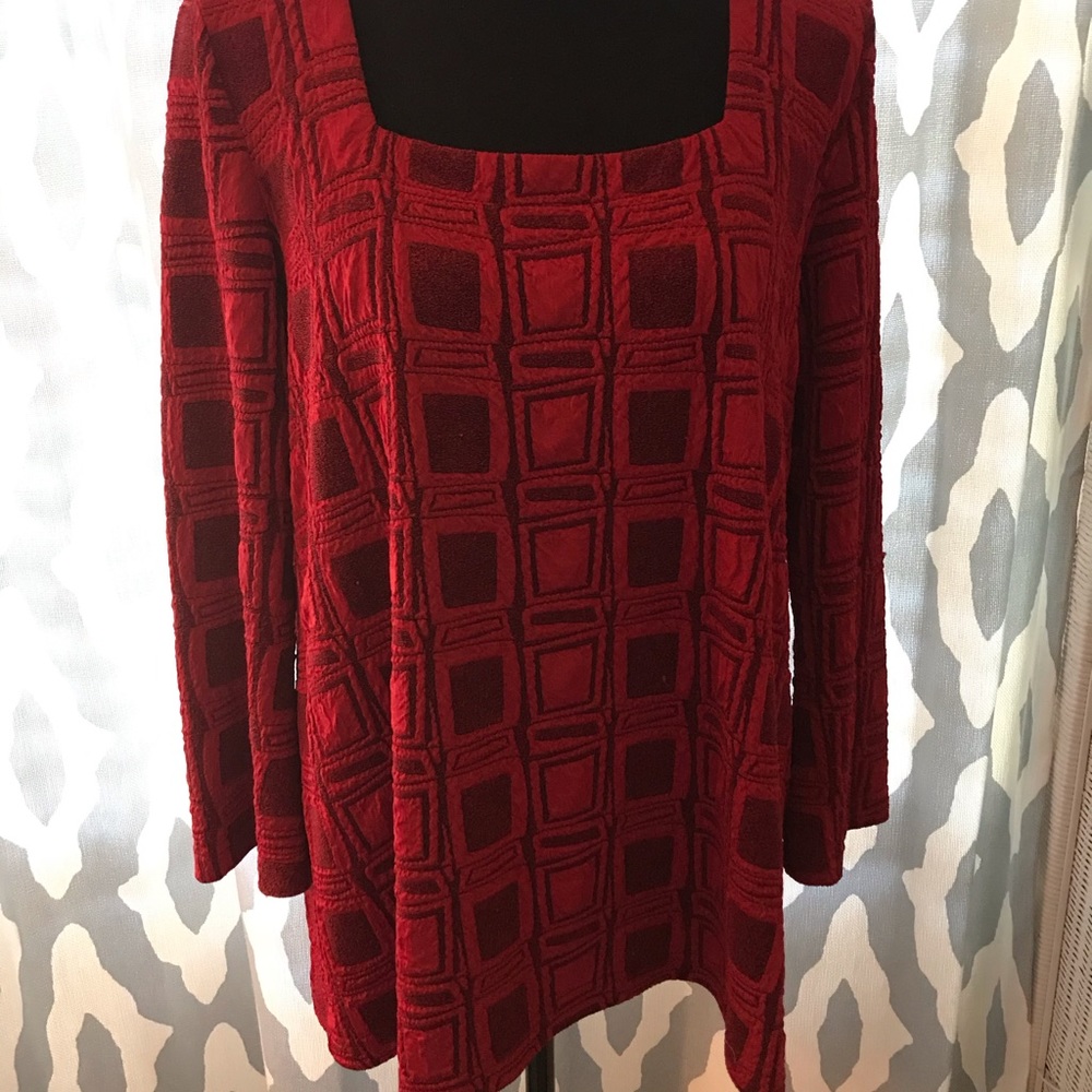 Duet designs boutique maternity top.